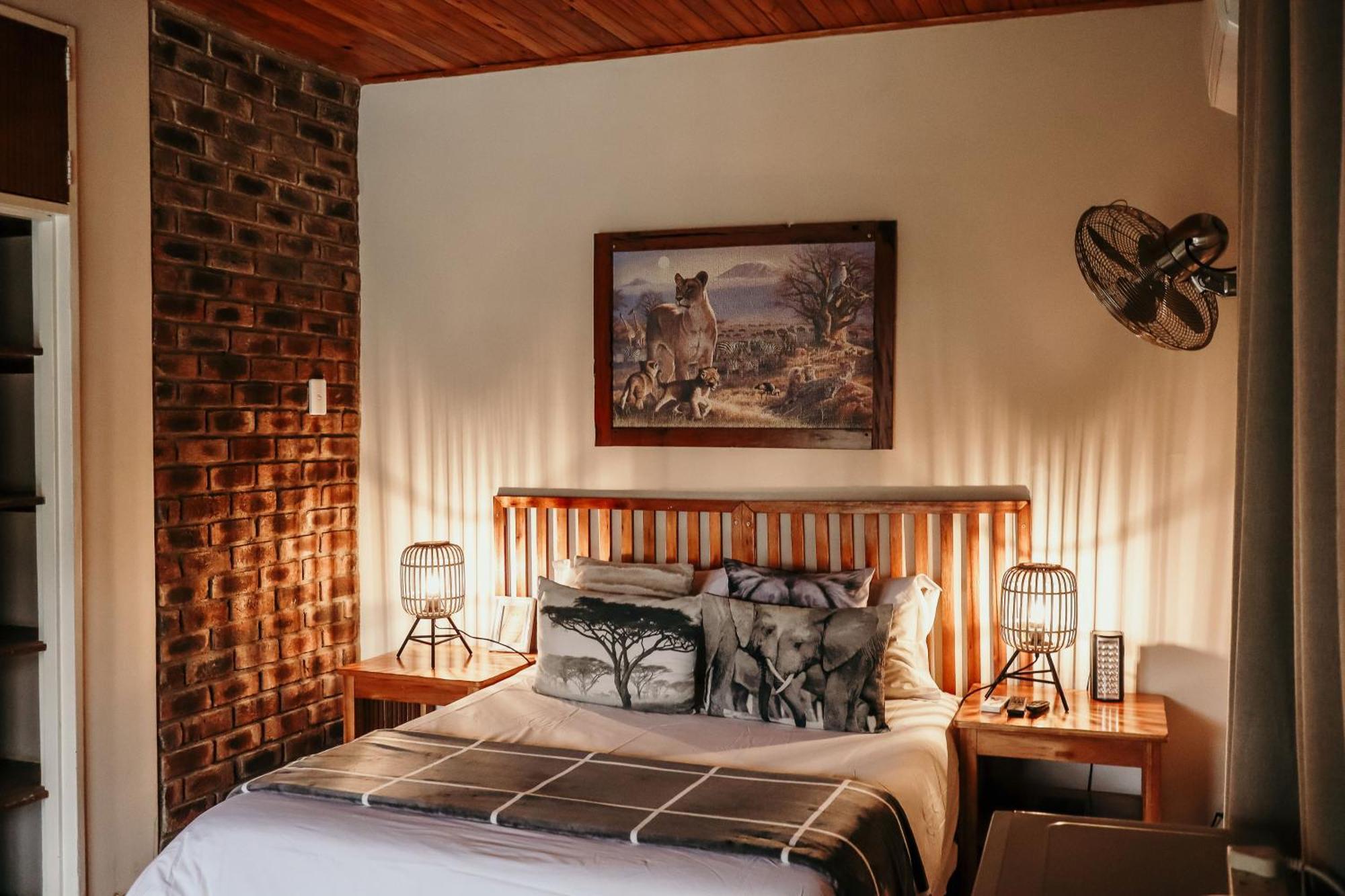 A Traveller'S Palm Hotel Phalaborwa Exterior photo