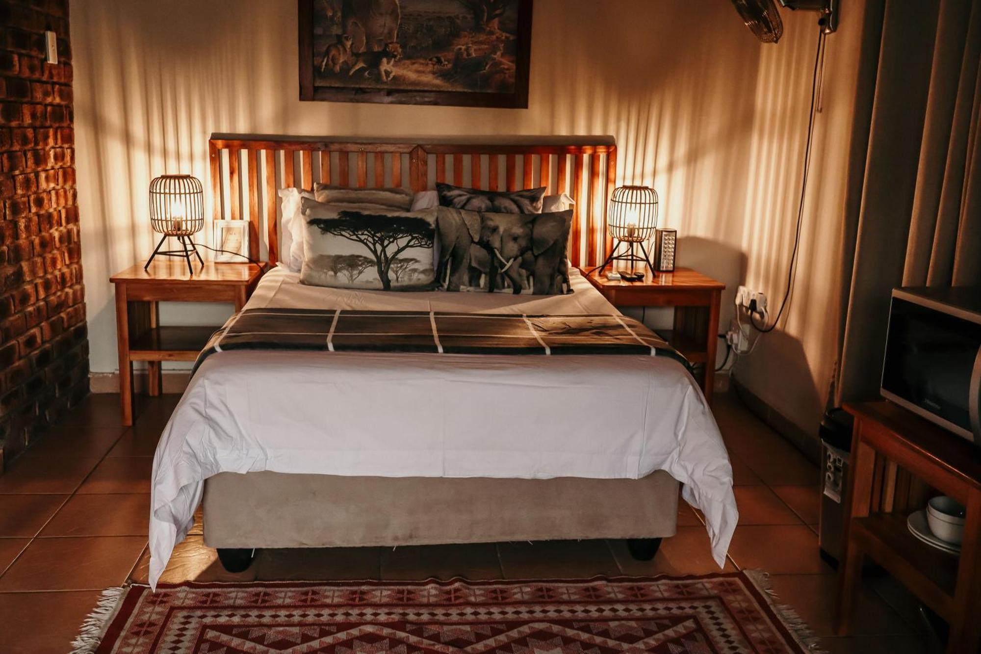 A Traveller'S Palm Hotel Phalaborwa Exterior photo